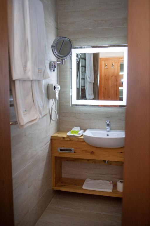 Baron SPA Hotel - Museum Yaremche photo