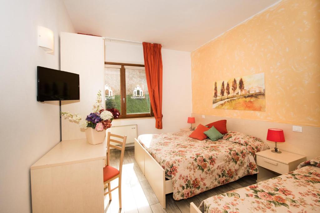Bed &amp; Breakfast Camollia — Hotel in Siena