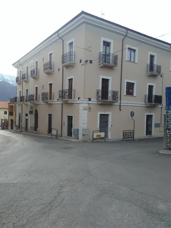Palazzo Camelot, 19 Via Nazionale