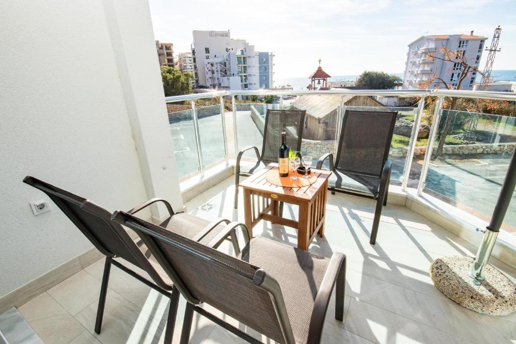 Celebrity Style Lux Apartment - 4
