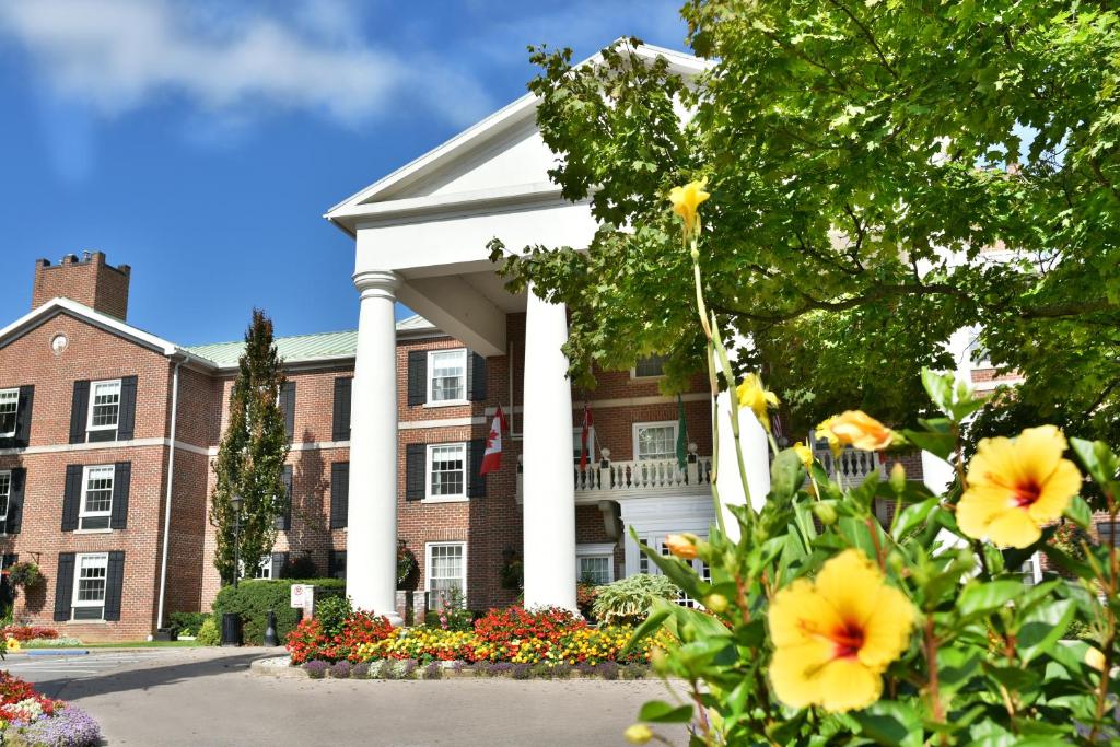 QUEENS LANDING NiagaraOnTheLake ON 155 Byron L0S1J0