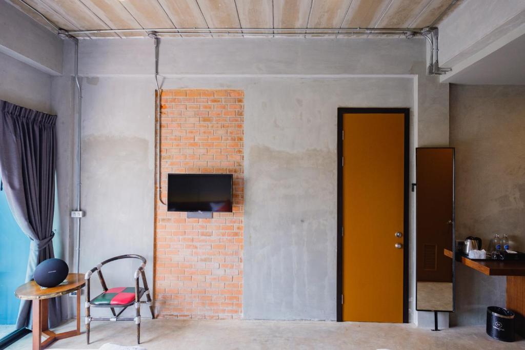 Shared lounge/TV area