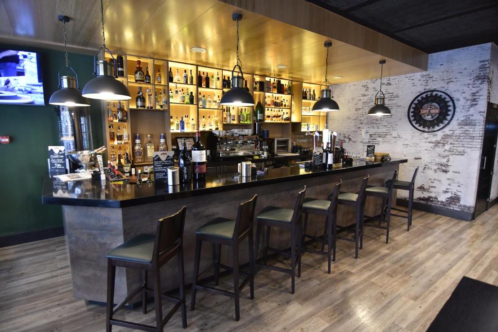 Bar/ Salón