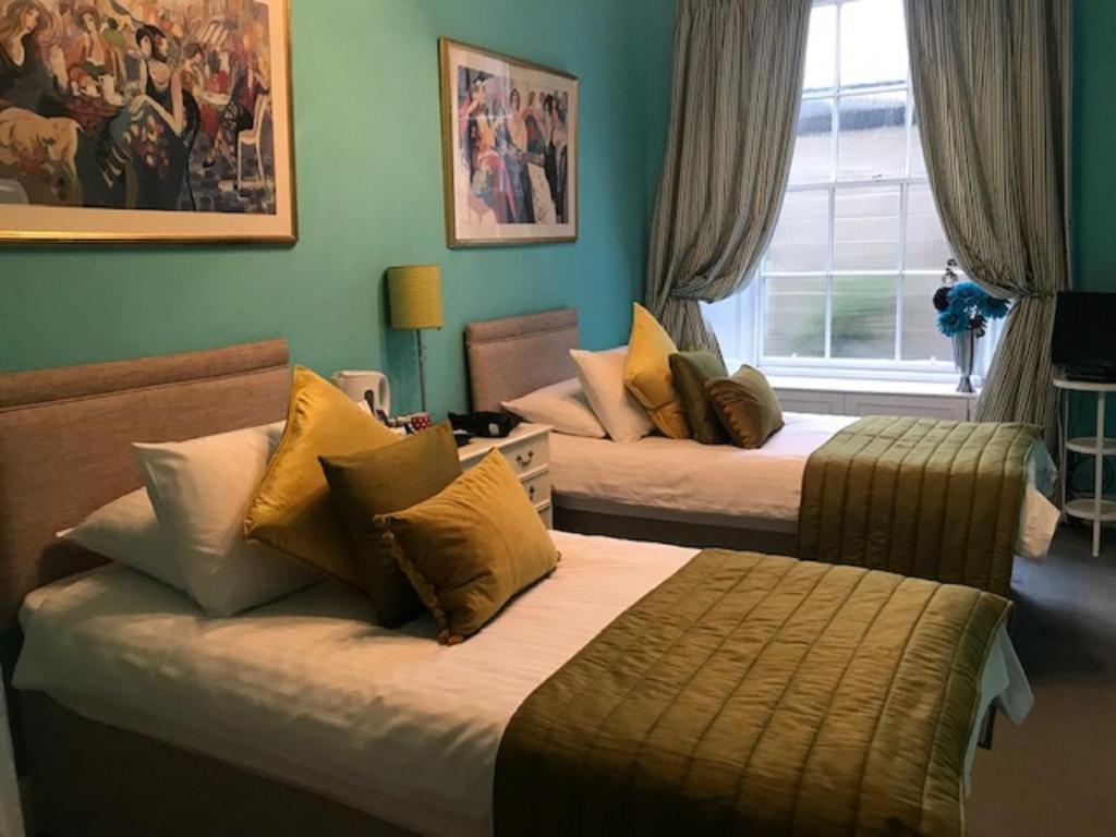 Twin Room with Private Bathroom