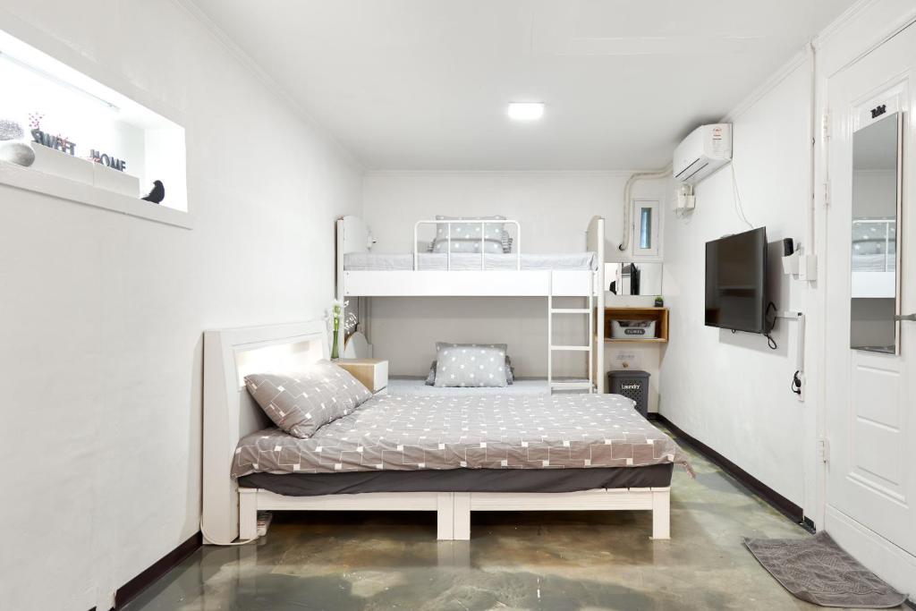 Jun Guesthouse Hongdae
