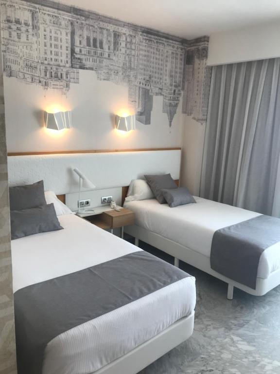 Hotel Madeira Centro — Hotel rooms in Benidorm, Valencian Community