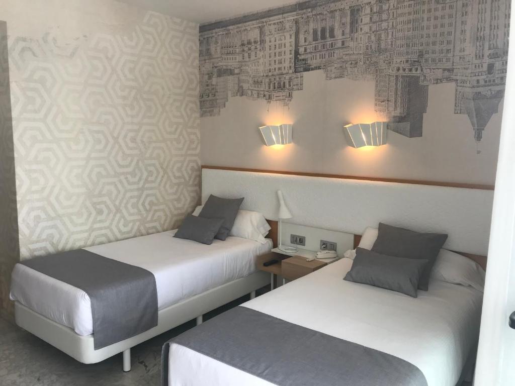 Hotel Madeira Centro — Hotel rooms in Benidorm, Valencian Community