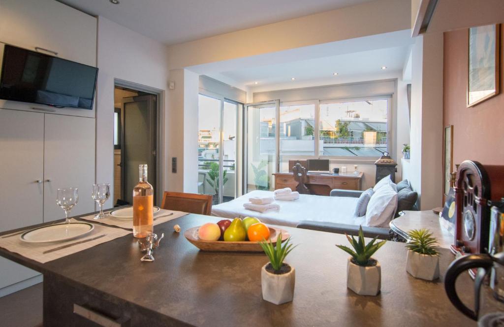 5th flr Boho studio @ Exarheia w/ balcony, Ateny