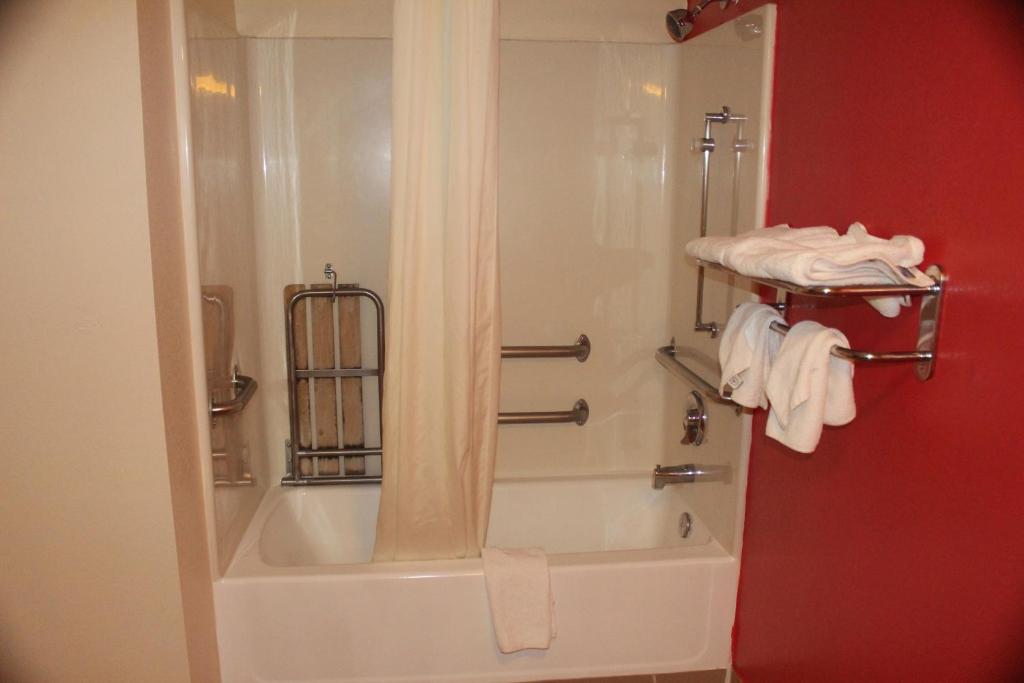 Americas Best Value Inn Fredericksburg N photo