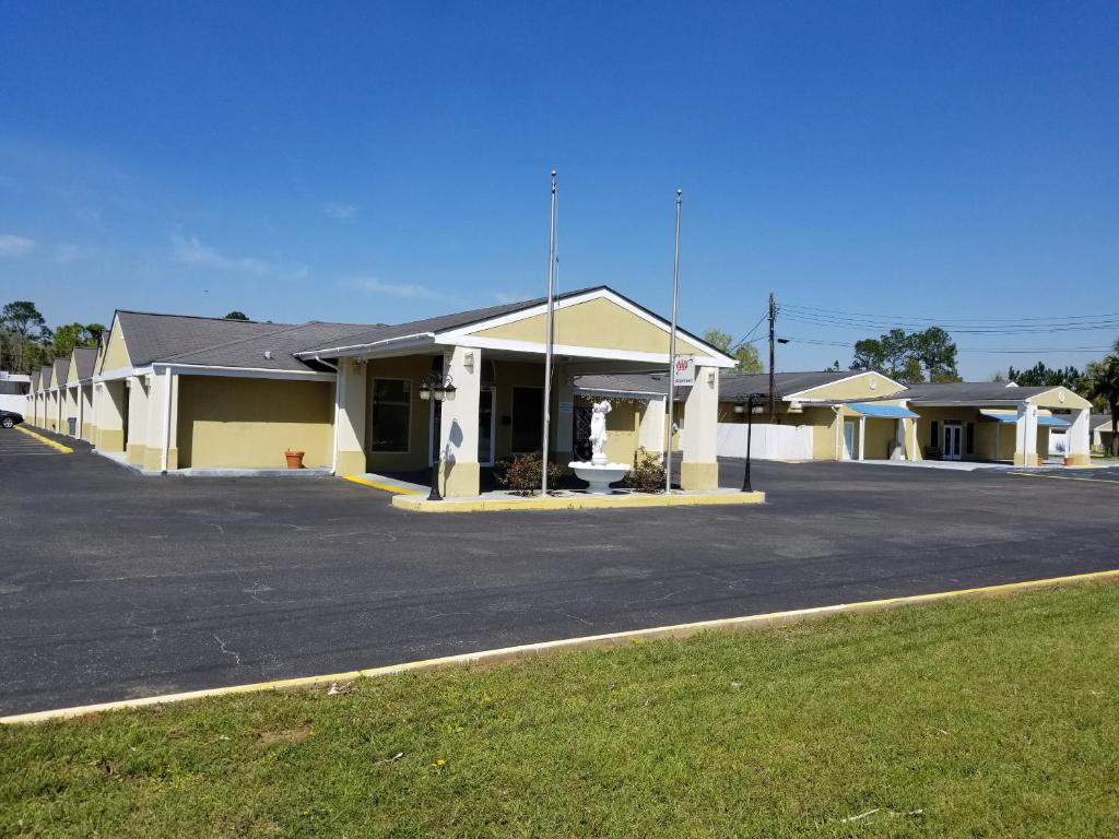 Rodeway Inn & Suites photo