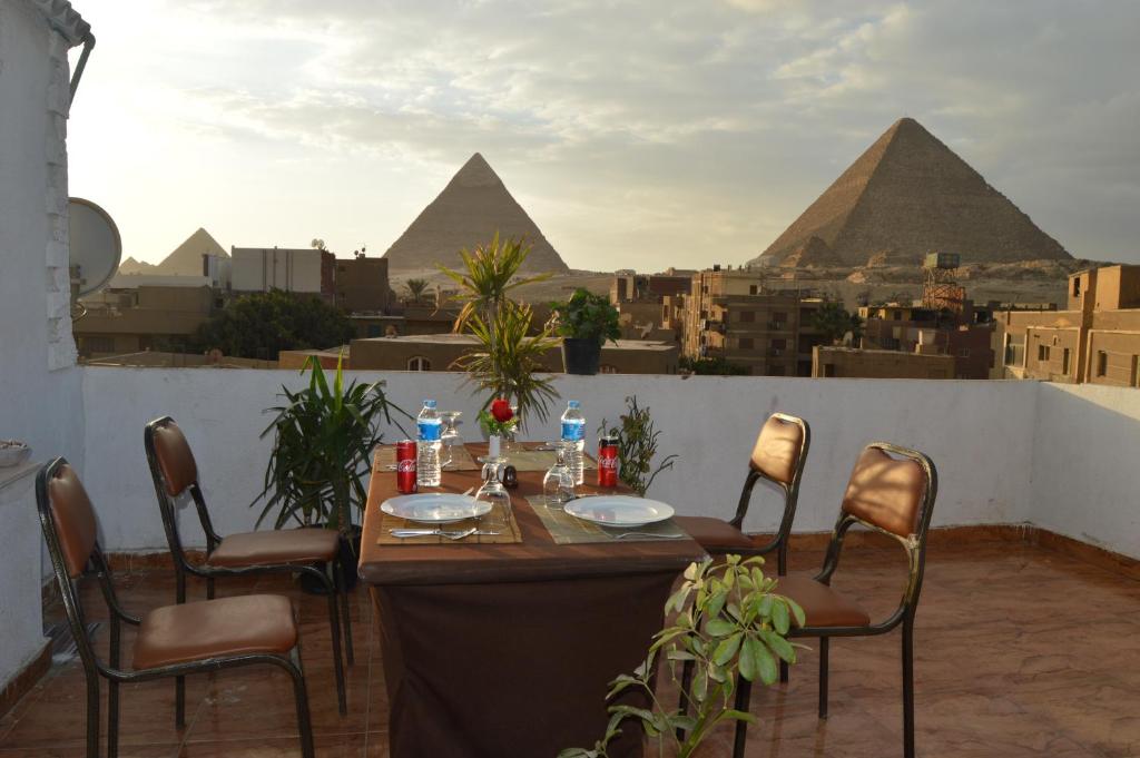 Cozy Studios Pyramids View photo