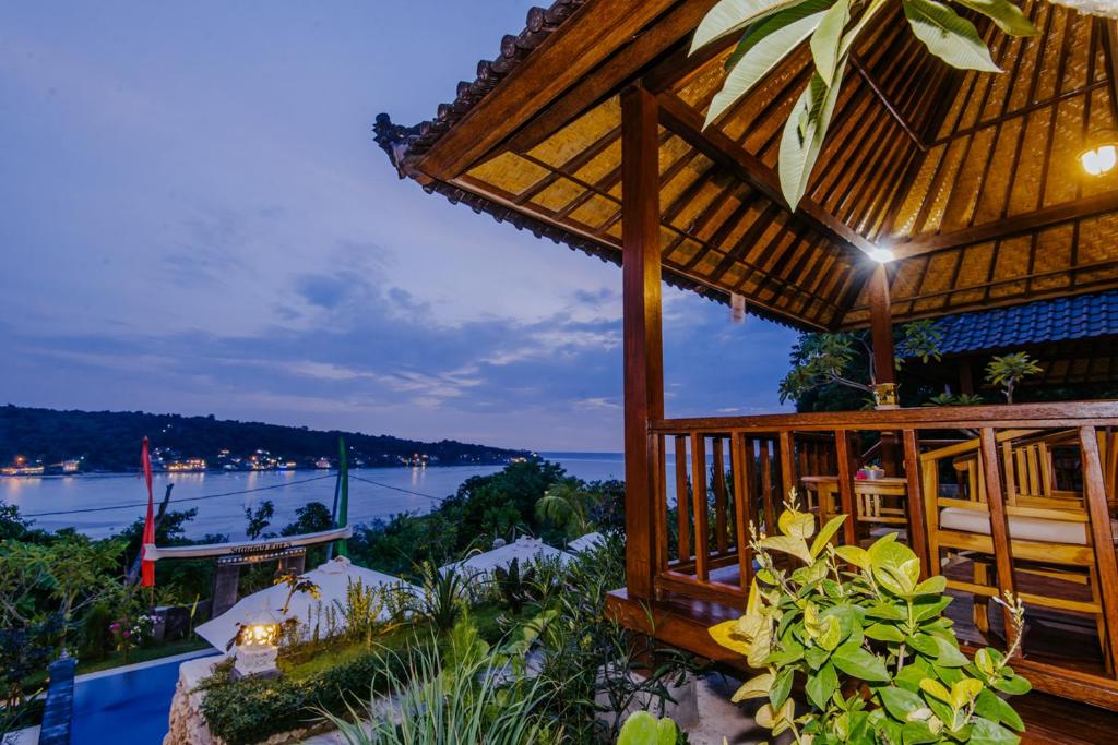 Sunday Huts Lembongan photo