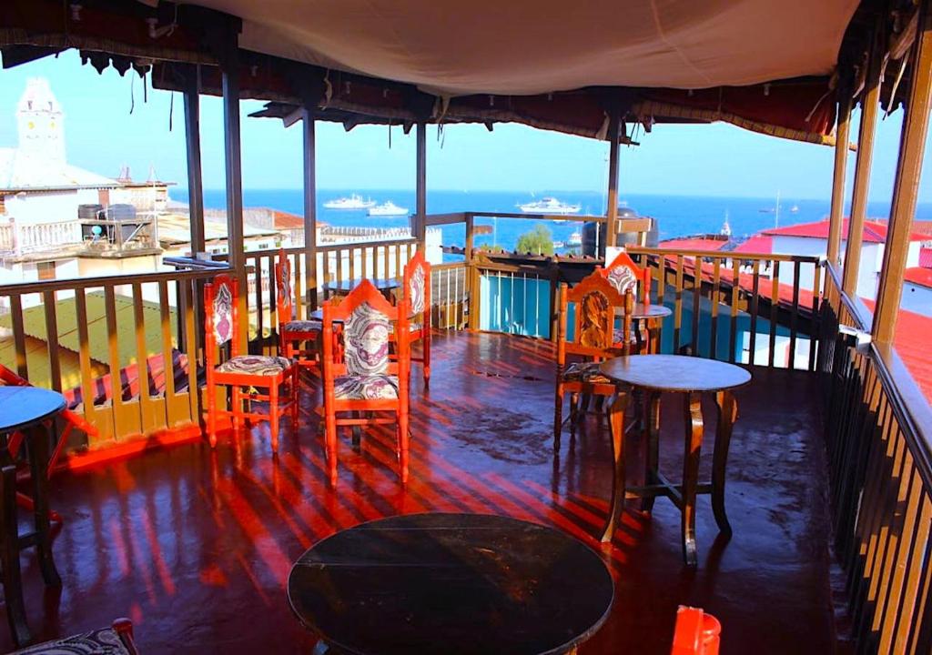 Bottoms Up — Hotel in Zanzibar