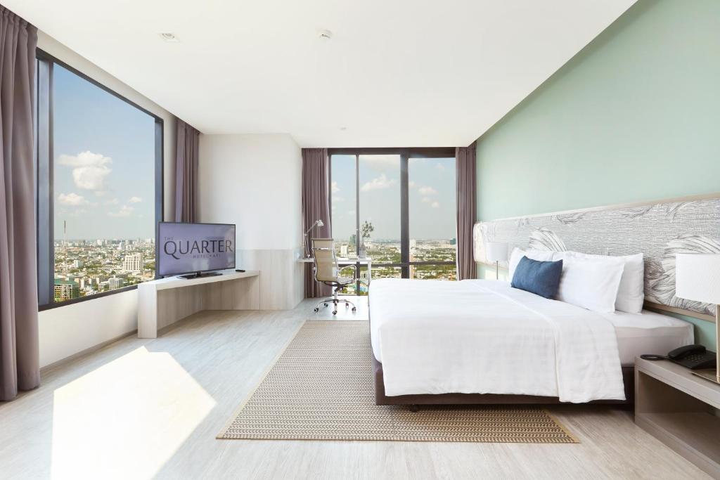 The Quarter Ari by UHG