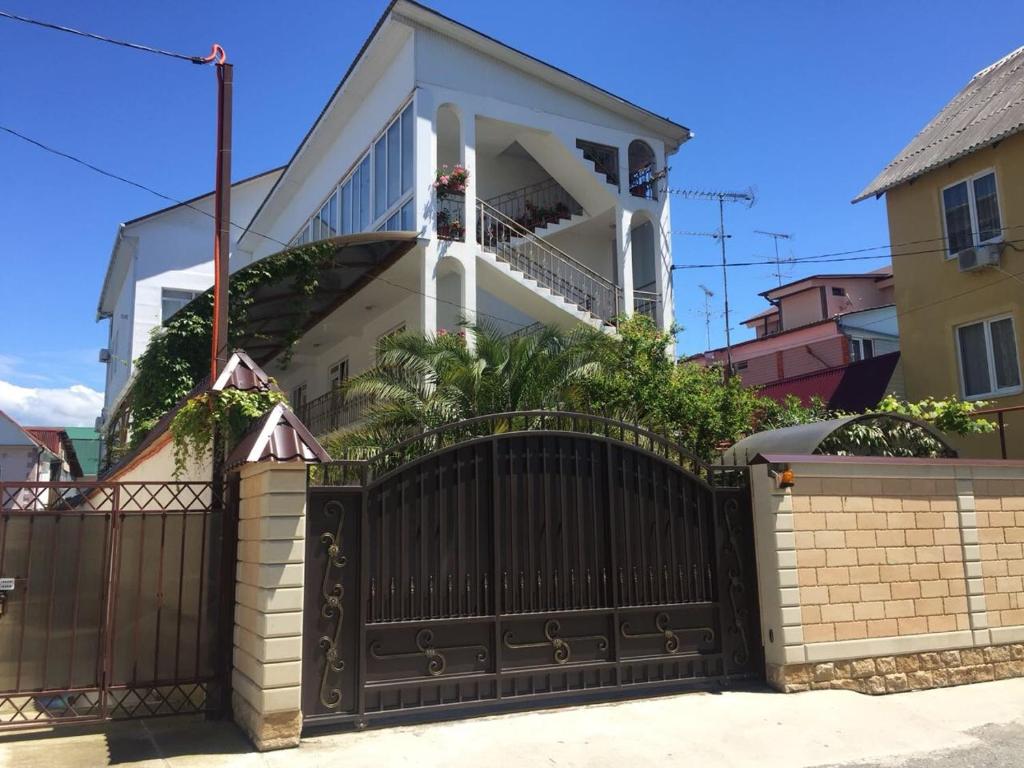 Фигурная 12 адлер дом. Адлер улица взлетная. Адлер улица чкалова 24 в морской прибой. Православная 13 адлер. Адлер улица взлетная 15.