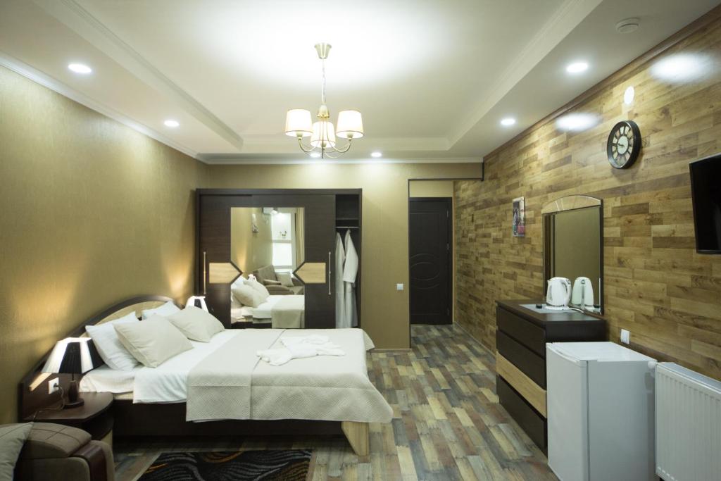 Deluxe Double Room with Balcony, Hotel Dimasi in Kutaisi