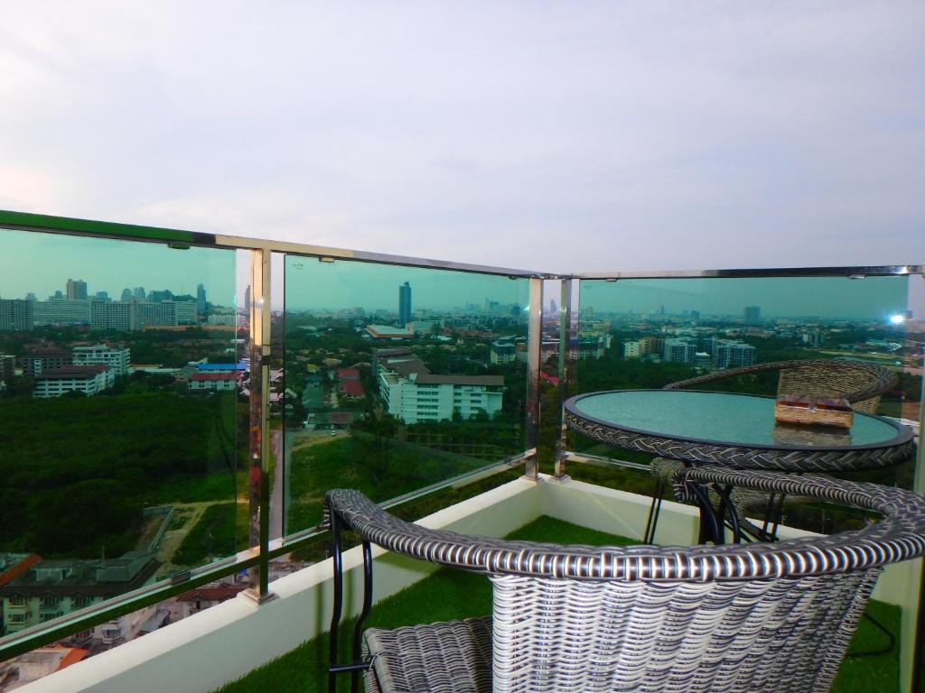 Luxury class VIP 5 minutes walk to the sea Jomtien up to 6 people 전경