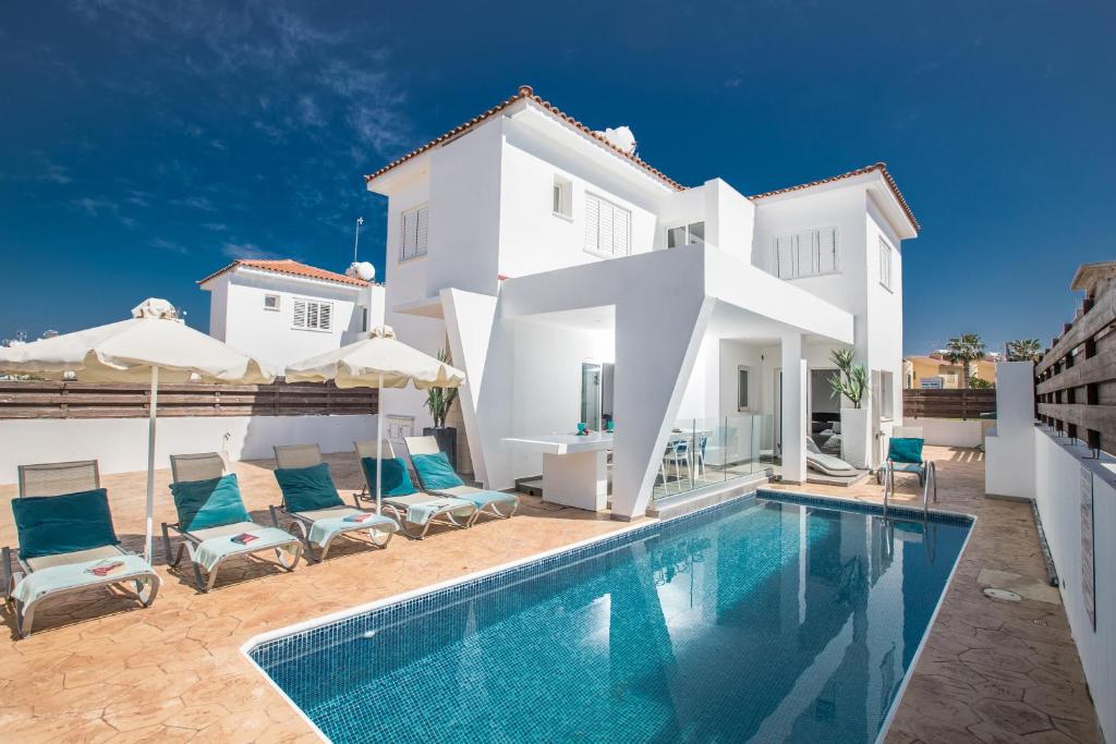 Marimar Luxury villa — Hotel in Protaras