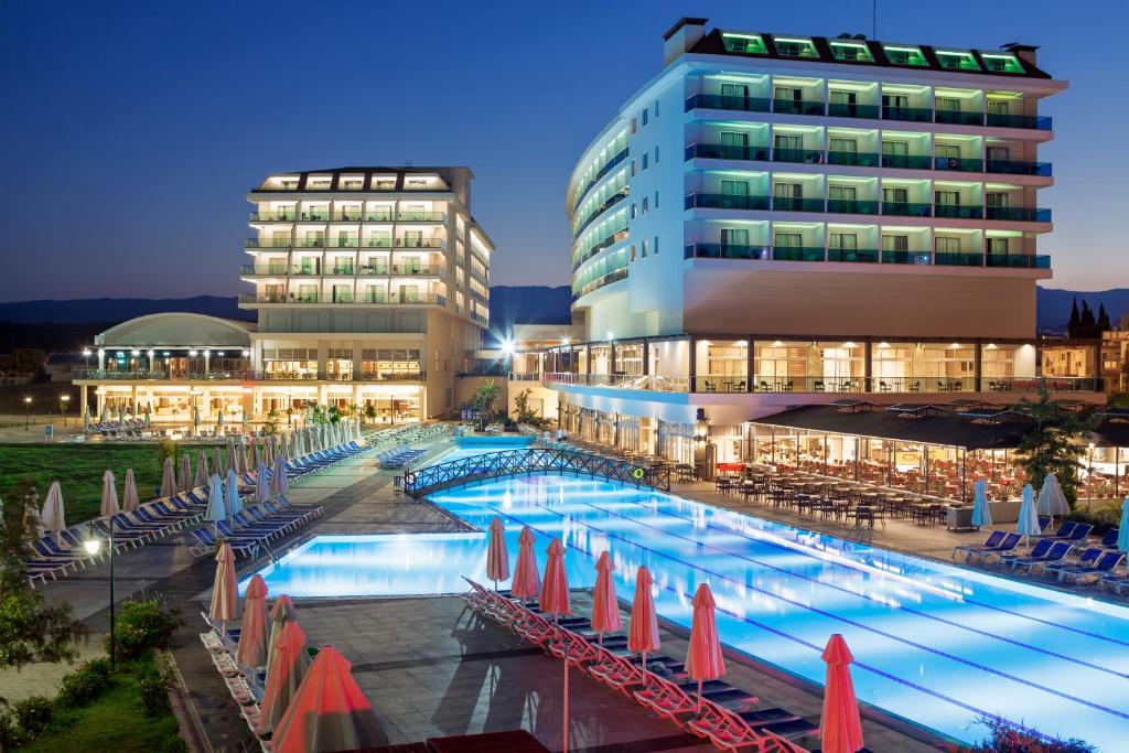 Kahya Resort Aqua & Spa — Swimming pool in Turkler