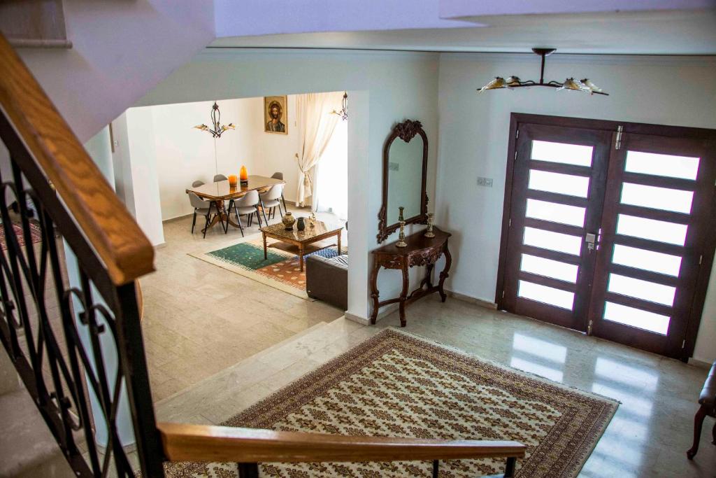 6 bdr villa with TENNIS COURT photo