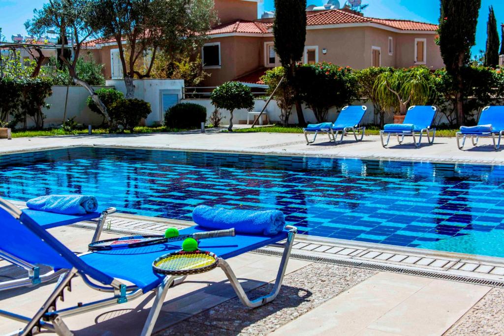 6 bdr villa with TENNIS COURT photo