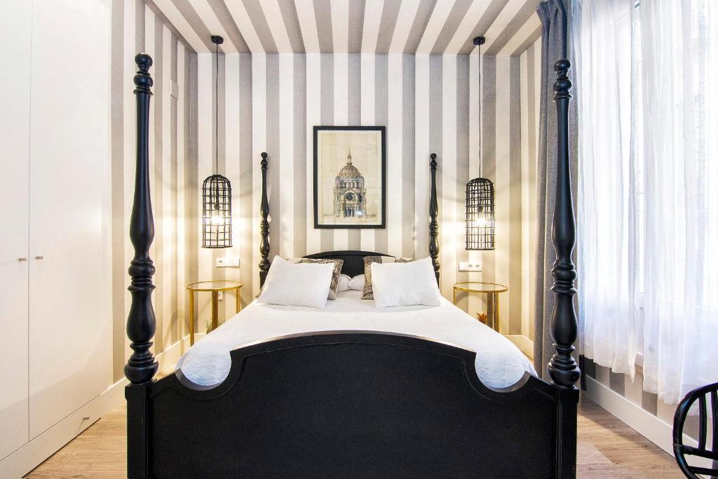 Central Deluxe Apartments by Apolo Homes — Hotel in Granada