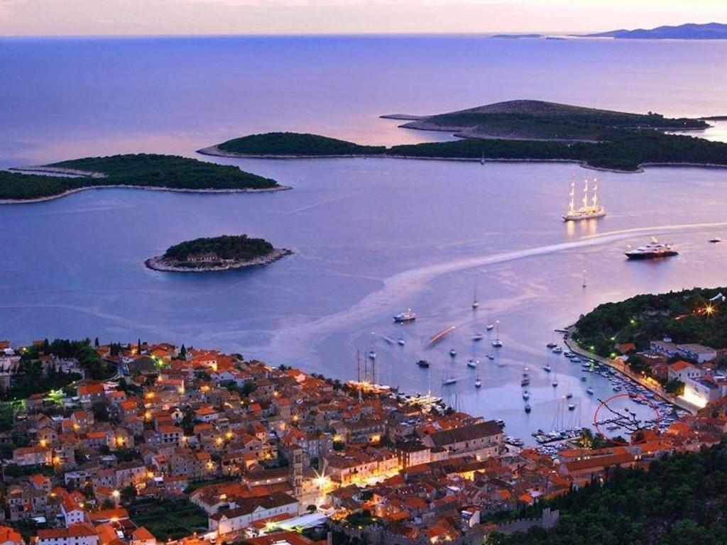Novak Bonaparte - Hvar city center photo