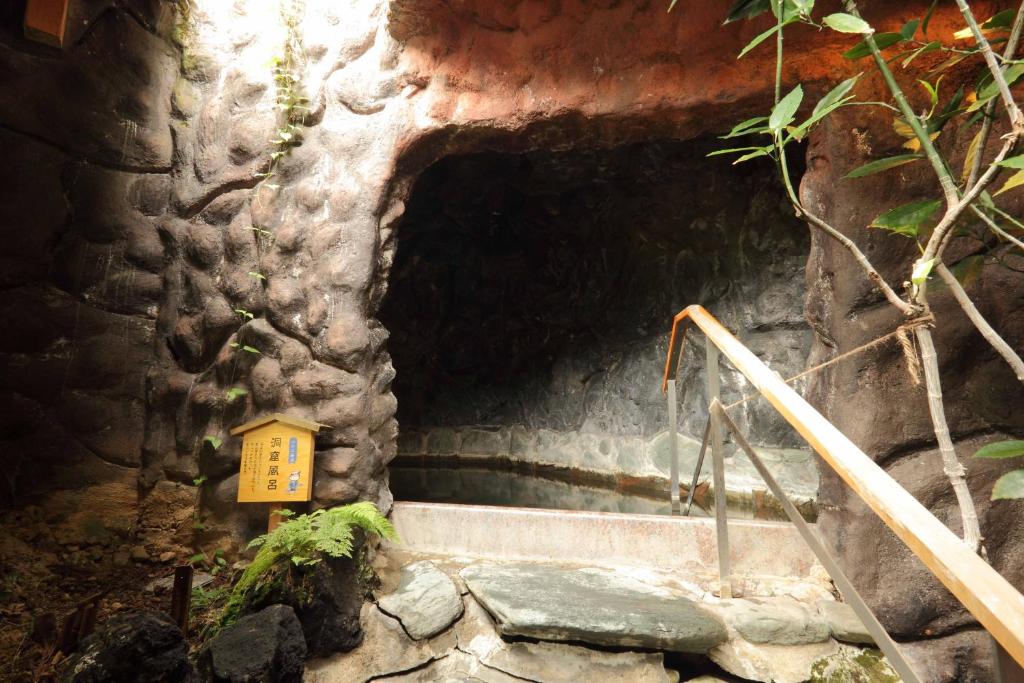 Hot spring bath