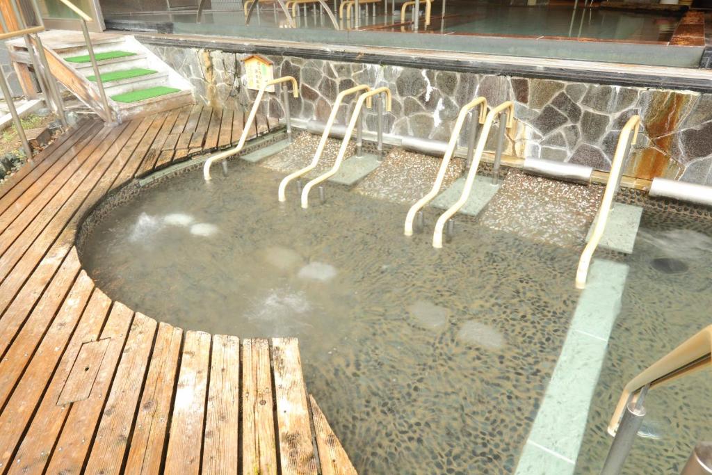 Hot spring bath