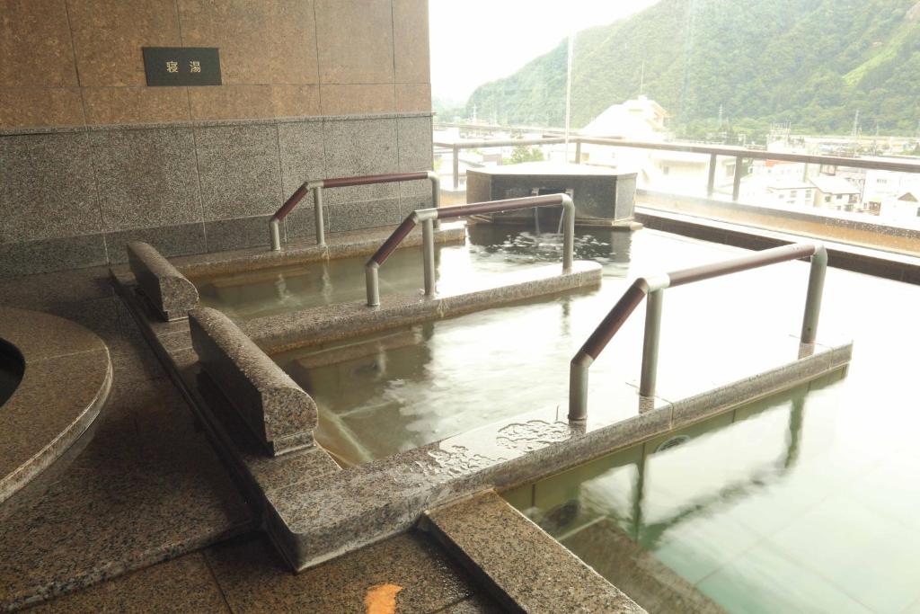 Hot spring bath