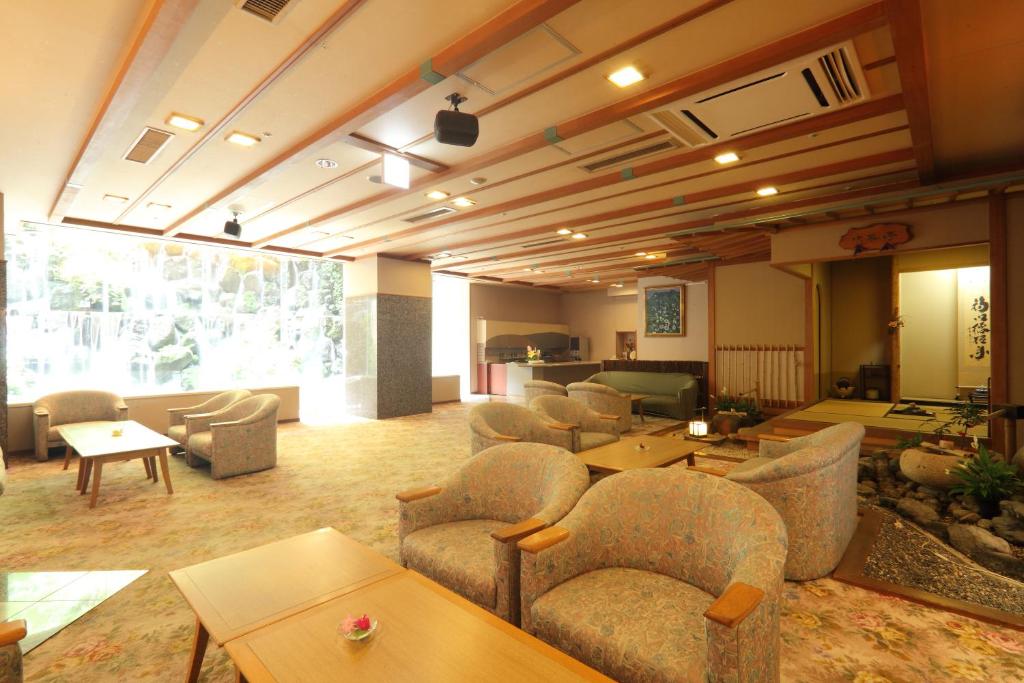 Shared lounge/TV area