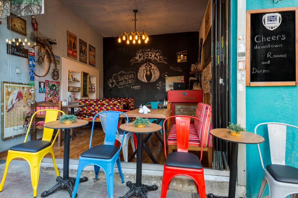 Cheers Midtown Hostel photo
