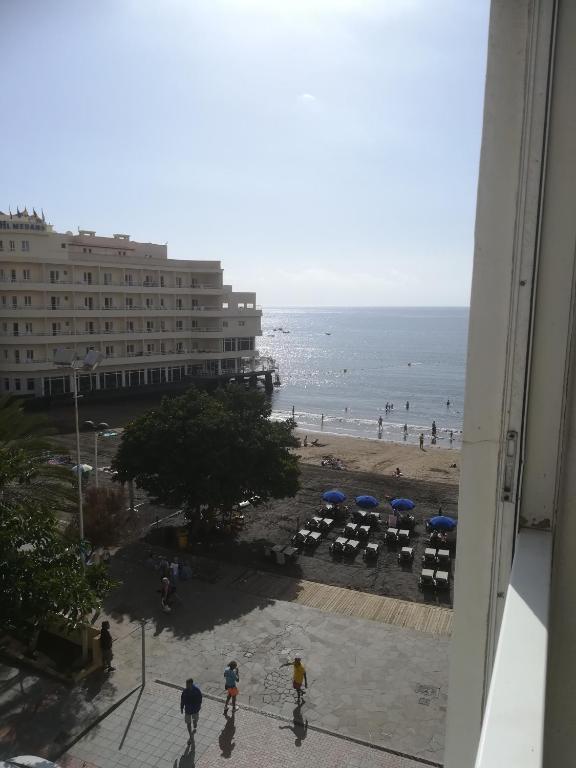 Large beachfront apartment Medano - 1
