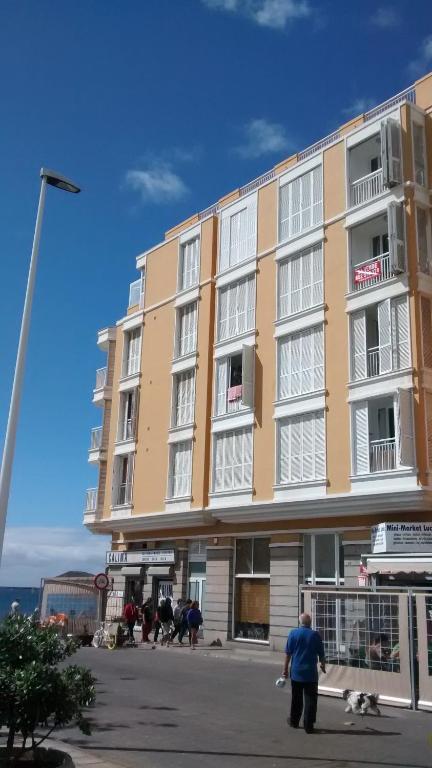 Large beachfront apartment Medano - 3