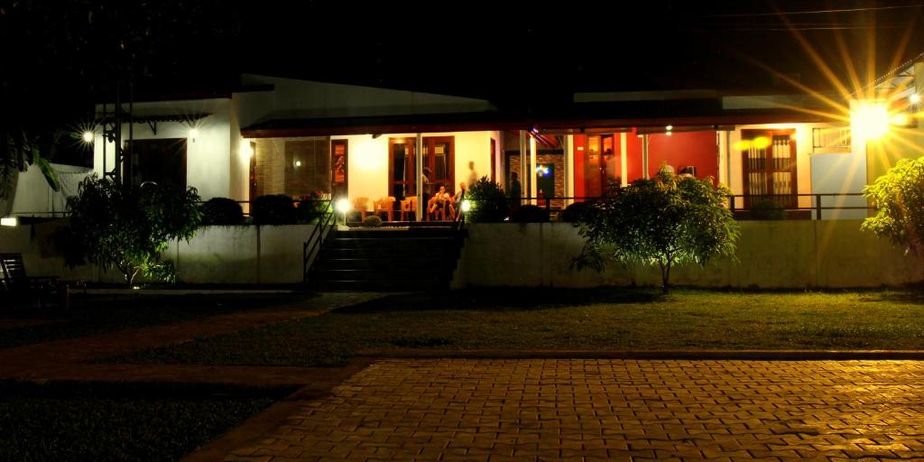 Olivi Palace — Hotel in Udawalawe