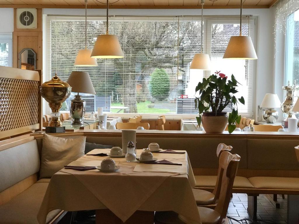 Restaurant, Hotel Olympia in Munich