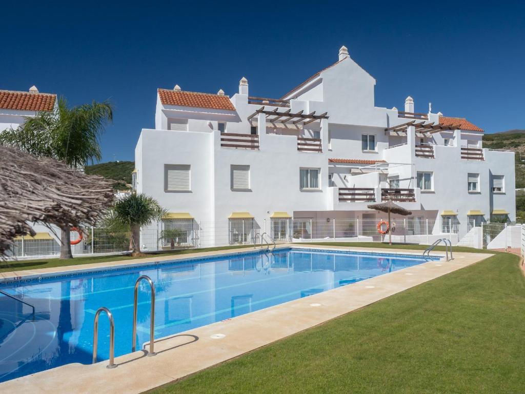 2275-Superb new apt on Valle Romano, golf view, Estepona