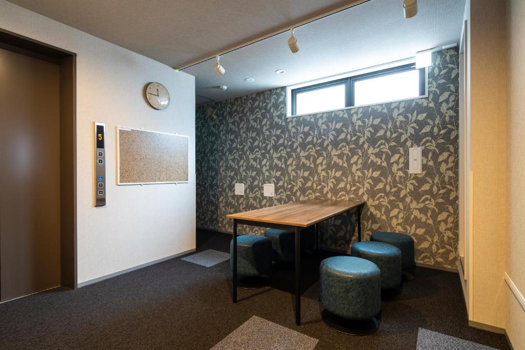 Shared lounge/TV area