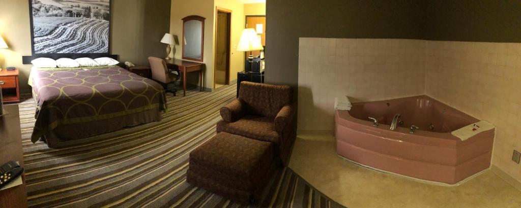 Super 8 By Wyndham Anamosa Ia photo