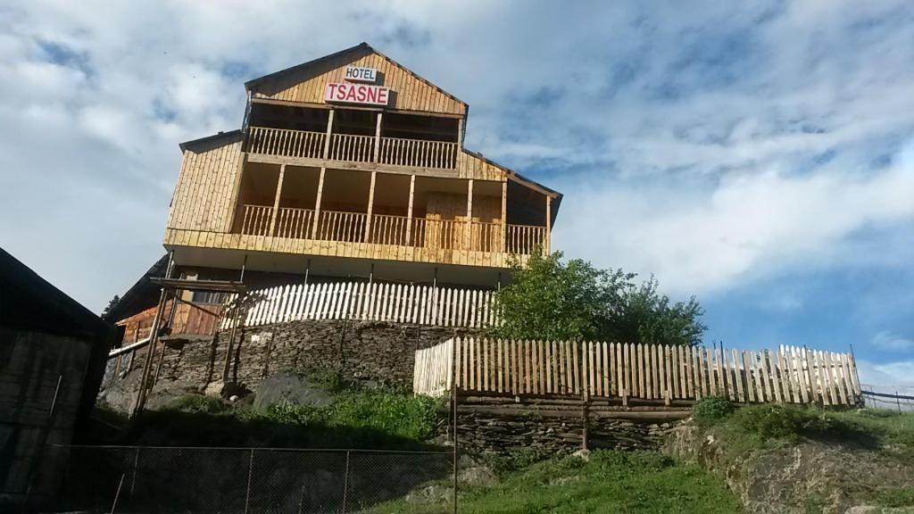 Guest House Tsasne — Hotel in Omalo
