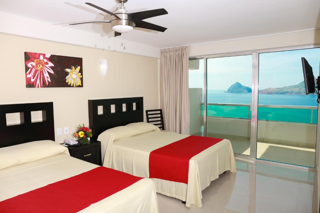 Las Flores Beach Resort photo