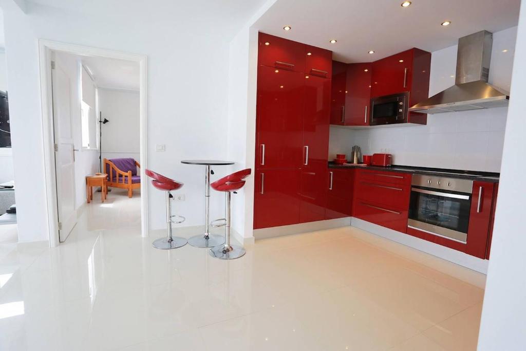 DARUMA APARTMENTS 3-Bedroom Penthouse with Sea Views - 2