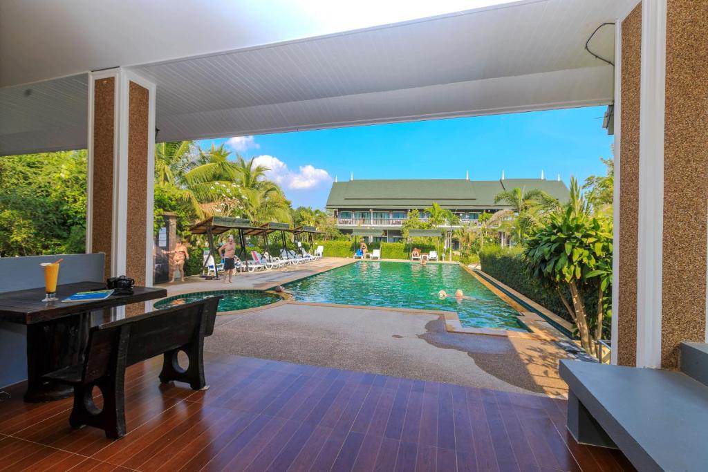 Swimming pool