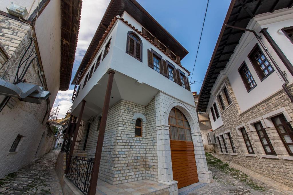 Heraklis Hotel — Hotel in Berat