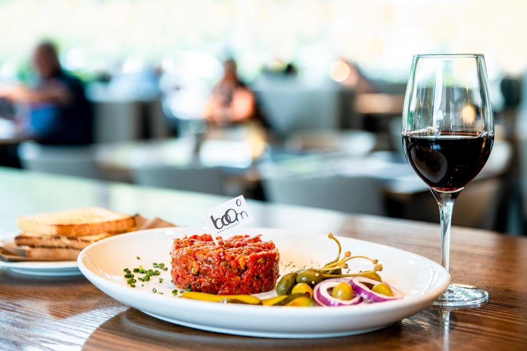 อาหารและเครื่องดื่ม