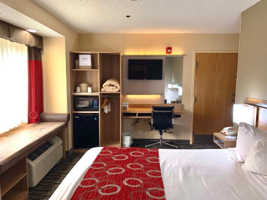 Microtel Inn & Suites by Wyndham Charleston South photo