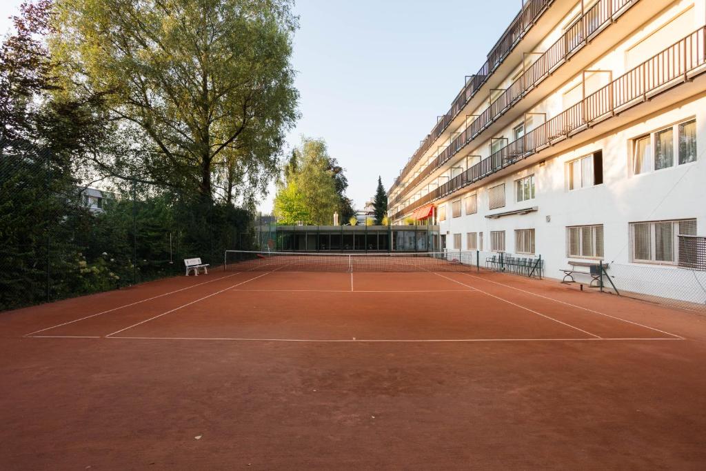 Tennis court
