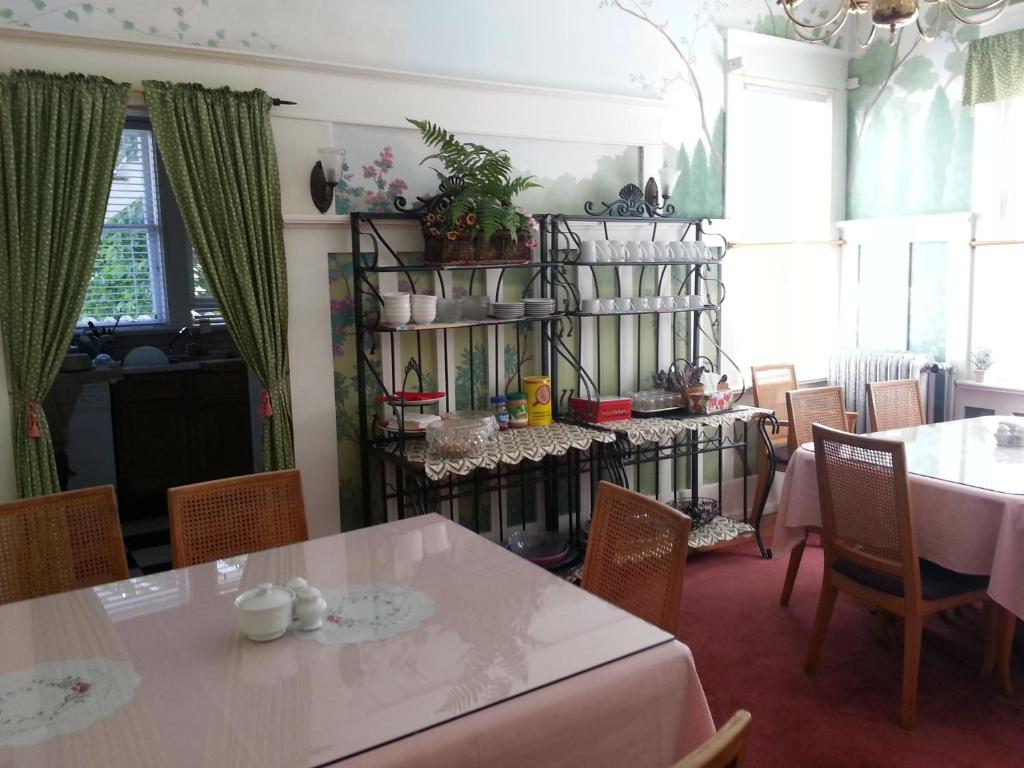 Balfour House, Vancouver (BC) 2024 Updated Prices, Deals