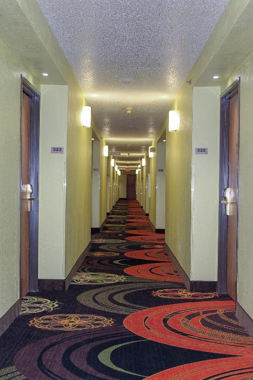 Days Inn by Wyndham Batavia Ohio photo