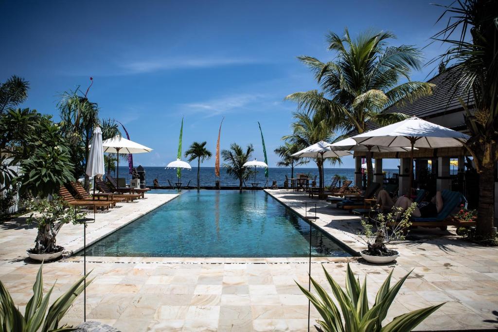 Kelapa Lovina Beach Villa photo